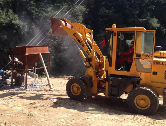 輕型索道砂石運(yùn)輸全機(jī)械化裝卸